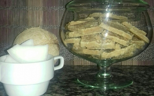 Cocada com leite condensado