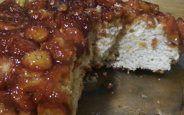 Torta de banana caramelizada