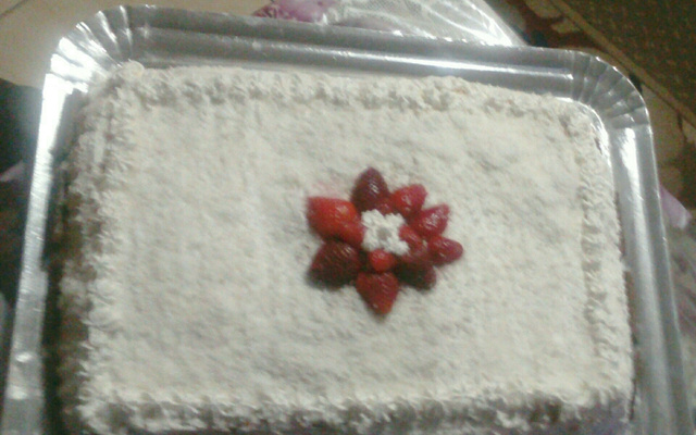 Bolo de chocolate com morango e coco - da Bia