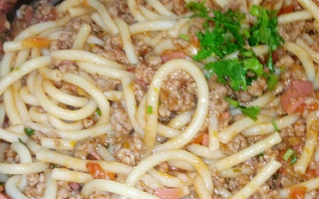 Macarrão com carne moída