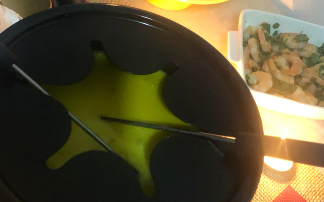 Fondue de camarão no leite de coco maravilhoso