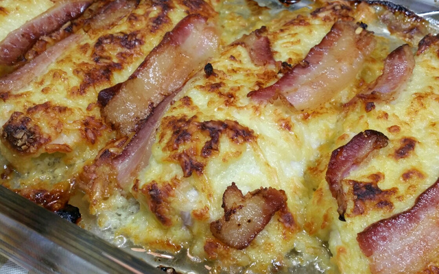 Filé de frango com bacon e queijo parmesão