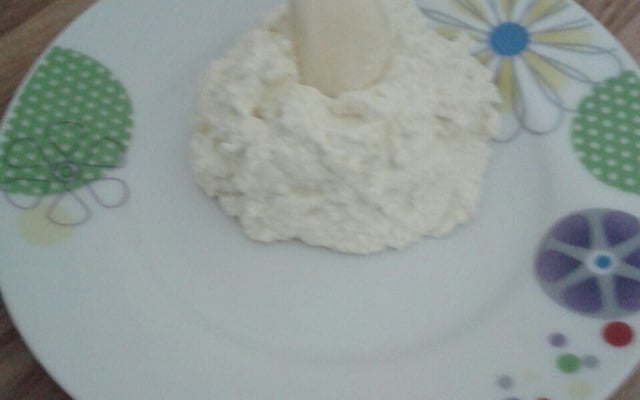 Pasta de ricota com alho