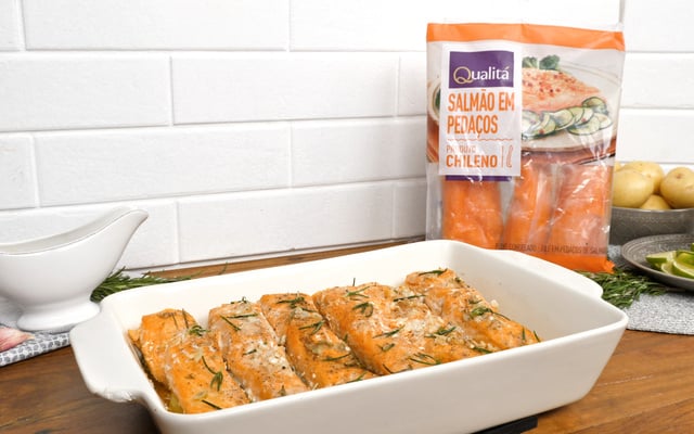 Salmão com molho de alcaparras