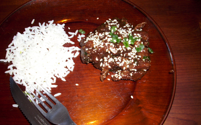 Carne acebolada simples
