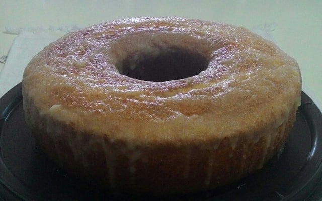 Bolo de abacaxi com caldo da casca