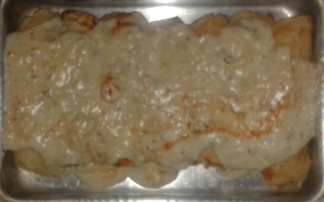 Panqueca ao molho branco com queijo