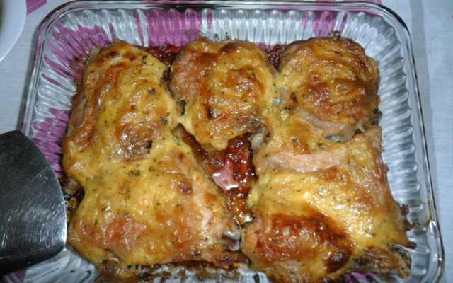 Frango assado com creme de cebola e maionese