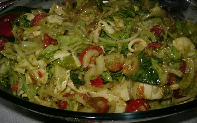 Salada verde com molho de mostarda