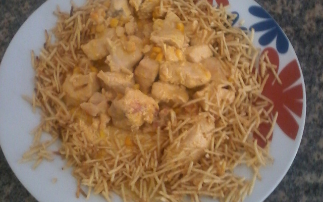 Estrogonofe simples de frango da Taí