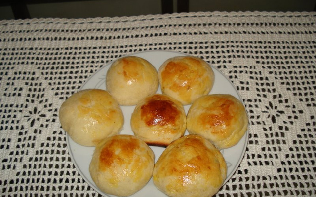 Pãozinho de batata recheado com frango e catupiry