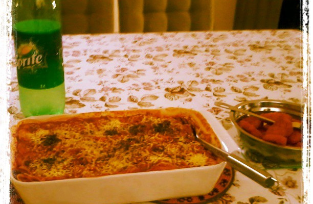 Macarrão ao molho rosé com queijo e presunto