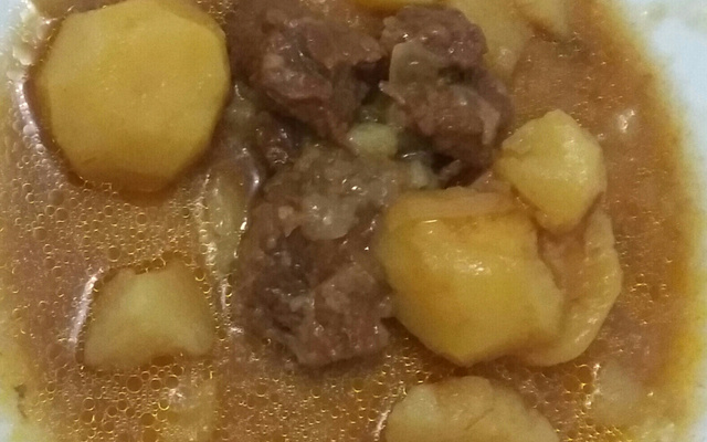 Carne de panela com batata