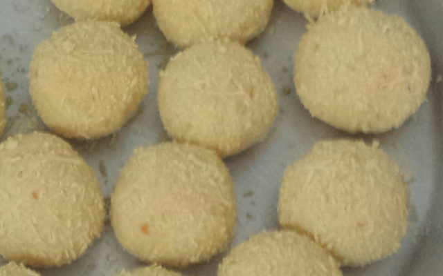 Pão de queijo empanado