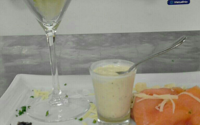 salada caesar de salmão