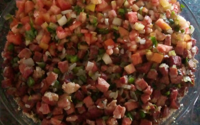 Arrumadinho de charque (carne seca)