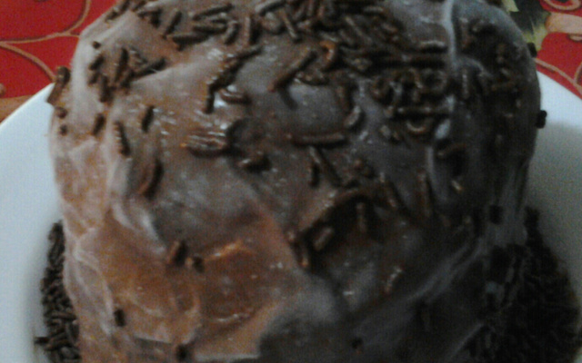 Panetone trufado de sorvete coberto e com chocolate