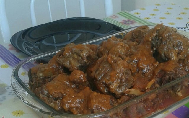 Rabada com polenta e agrião