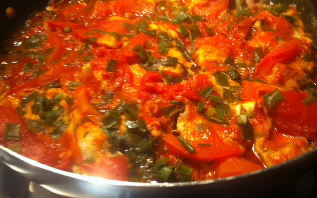 Cação ao molho vermelho