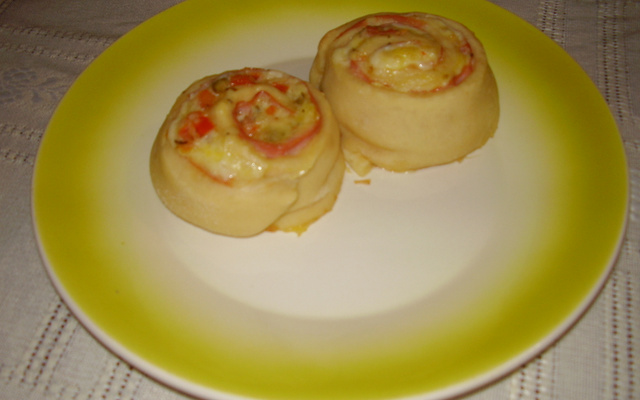 Caracóis de presunto e queijo