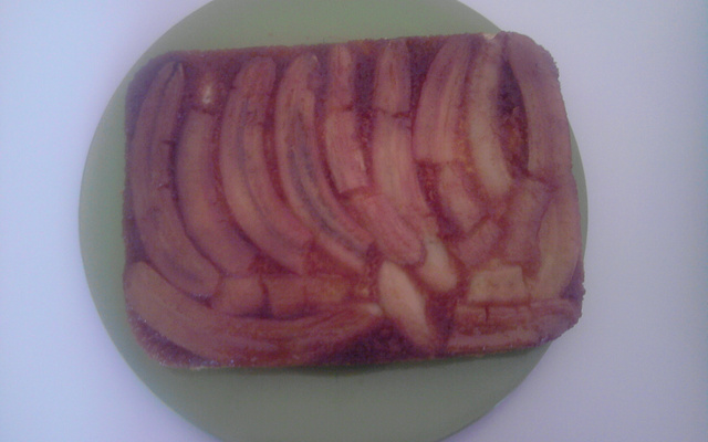 Bolo de banana caramelada