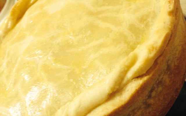 Torta tipo empada de frango com palmito