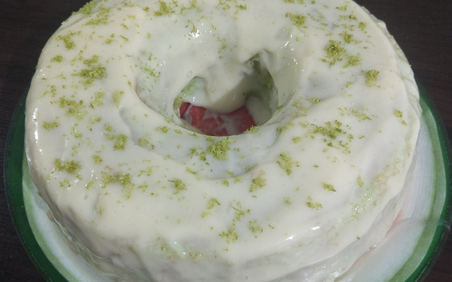 Bolo de limão feito com gelatina