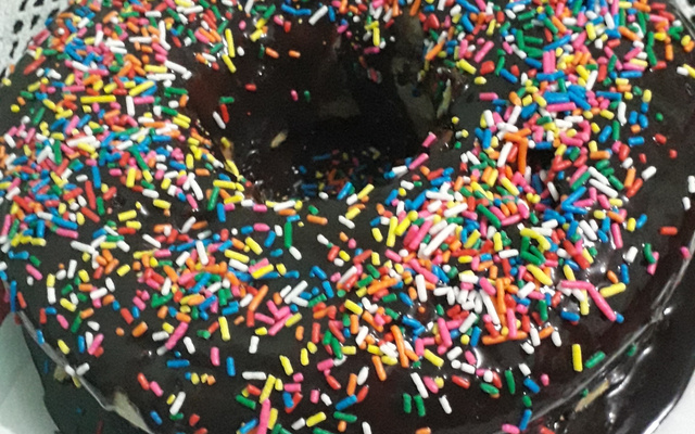 Calda de chocolate fácil para bolo