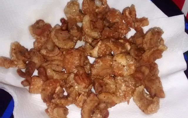 Torresmo a pururuca no micro-ondas