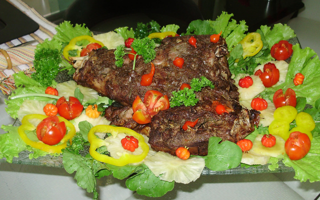 Carneiro Assado ao Vinho e Ervas