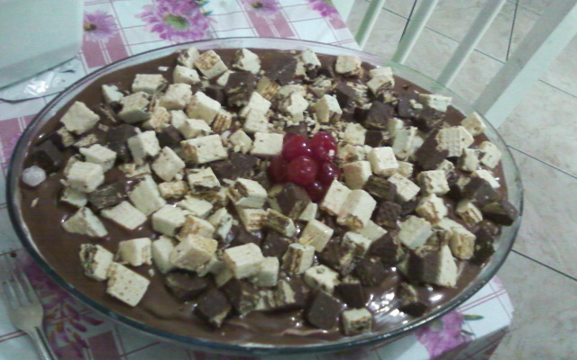 Sobremesa de sorvete com chocolate