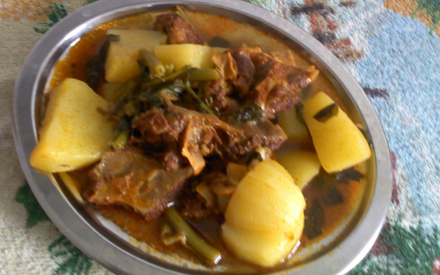 Costela com batata e agrião