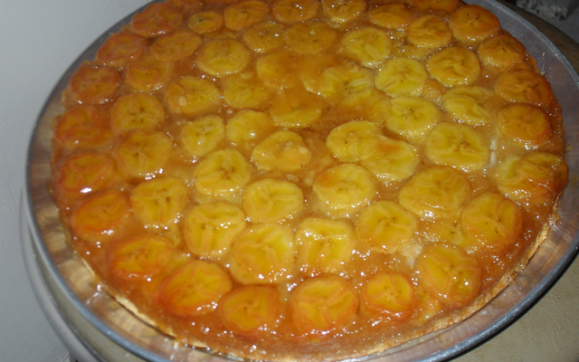 Torta de banana caramelizada