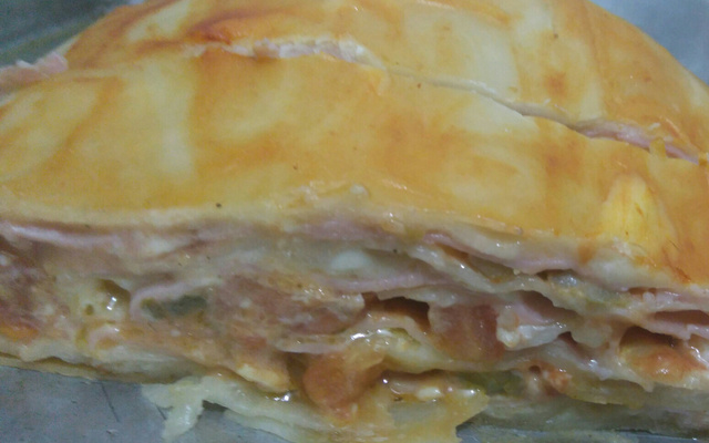 Rocambole  de massa de pastel