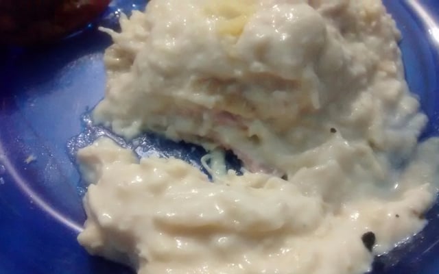 Lasanha ao molho branco de queijo e frango