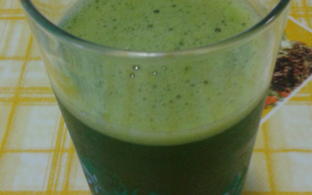 Suco de limão com couve