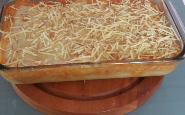 Purê de batata ao forno com frango desfiado