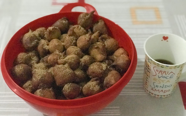 Bolinho de chuva da mamãe com banana