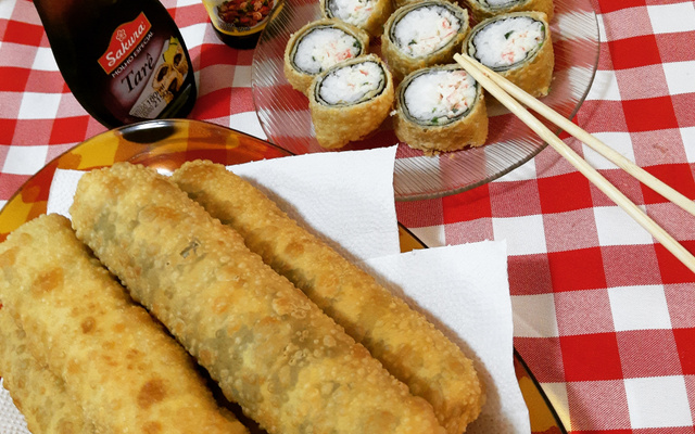 Hot roll com massa de pastel 