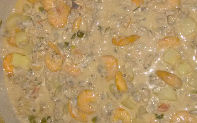Mariscos e camarão ao leite de coco