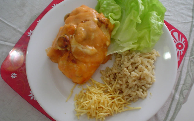 Rolês de frango ao molho rosê