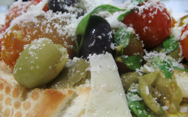 Bruschetta Mediterânea