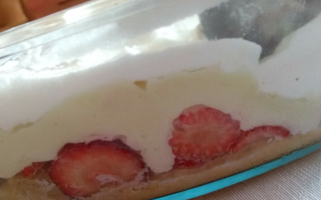 Pavê de morango e leite em pó