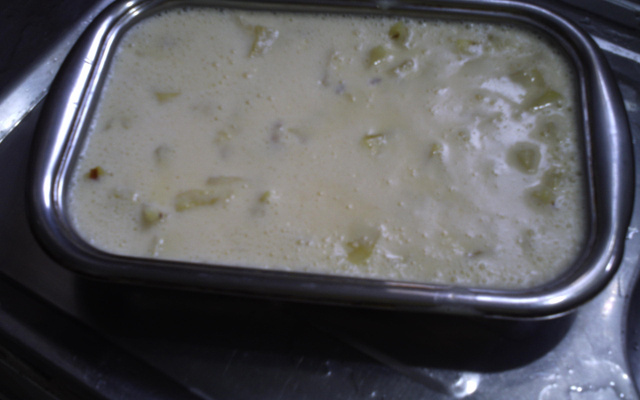 Mousse de abacaxi com pedaços da fruta