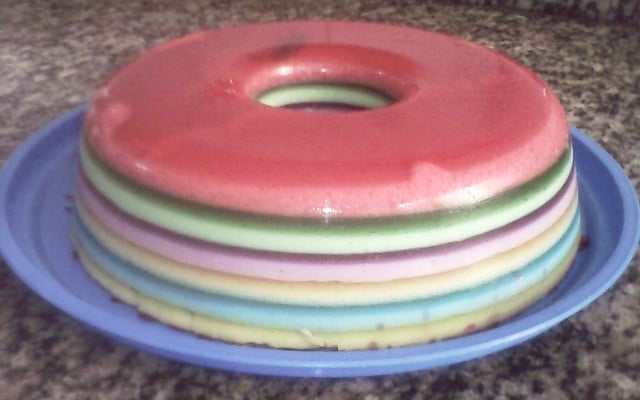 Gelatinas coloridas em camadas