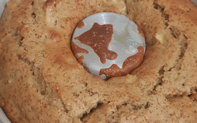 Bolo de maçã com aveia e canela