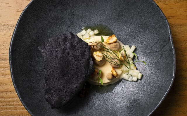 Sorvete noisette e alho negro