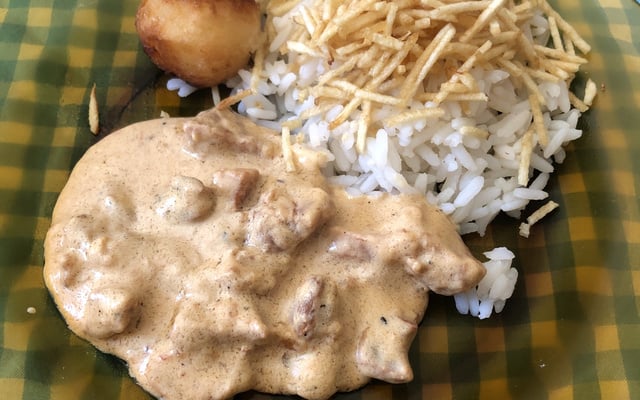 Estrogonoffe de frango saboroso