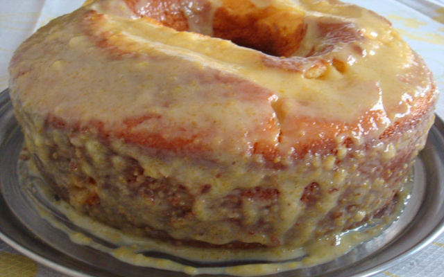 Bolo com glacê de laranja