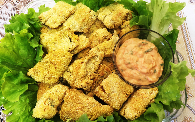 Nuggets de peixe com molho tártaro